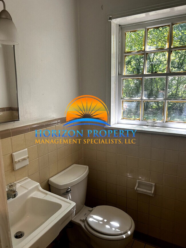 Photo - 2727 Clayton Dr NW