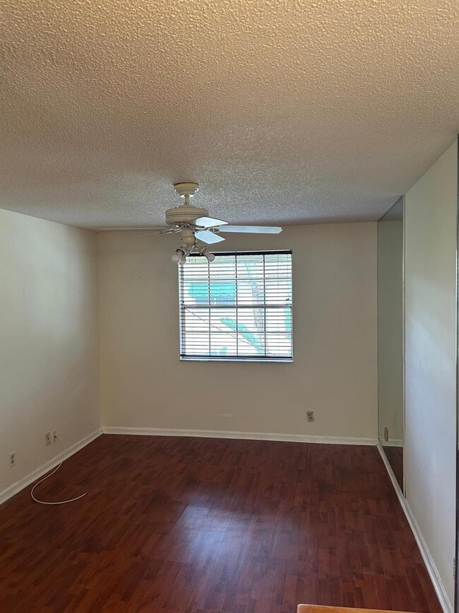 Photo - 6542 Via Regina