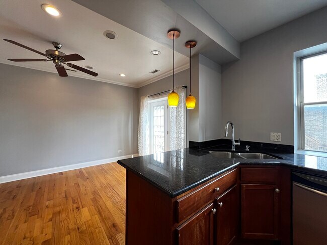 Photo - 2707 W Glenlake Ave Unit 3