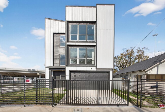 Building Photo - 3411 Nance St