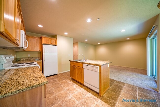 Building Photo - Cute and Quiet, Lovely Inside! Unit 136-1706 Rental