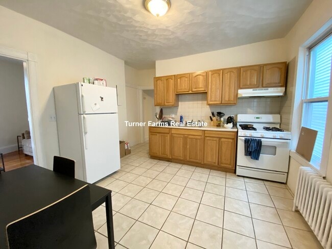 Building Photo - 12 Elder St Unit 2 Rental