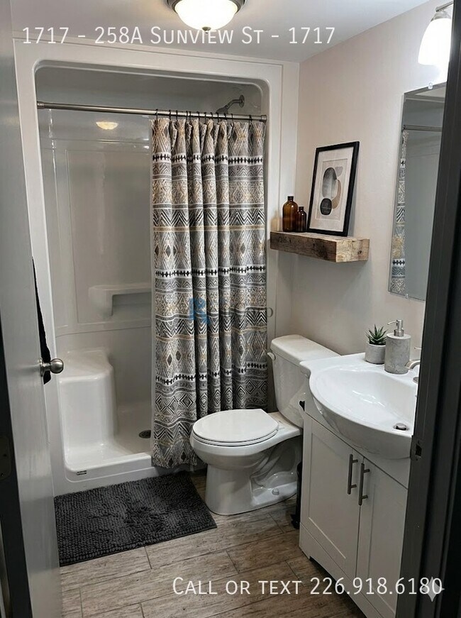 Photo - 258A-258A Sunview St