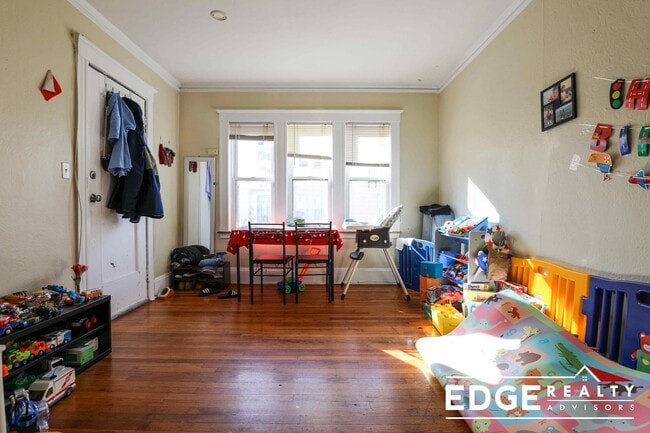 Building Photo - 5 Pama Gardens Unit 1