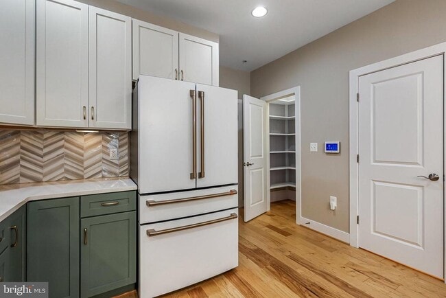 Photo - 2205 Richmond Hwy