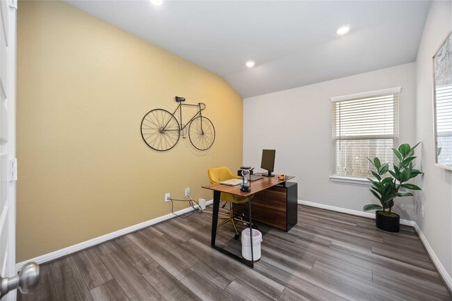 Photo - 6910 Lebec Dr