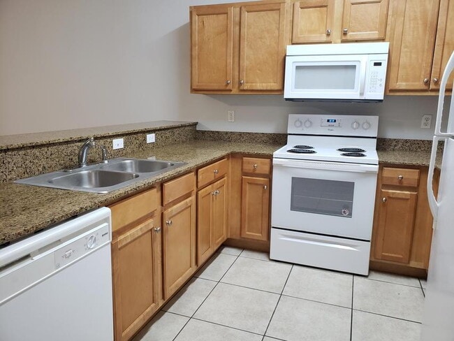 Photo - "Charming 3-Bed Townhouse Retreat in Fort Walton Beach!"