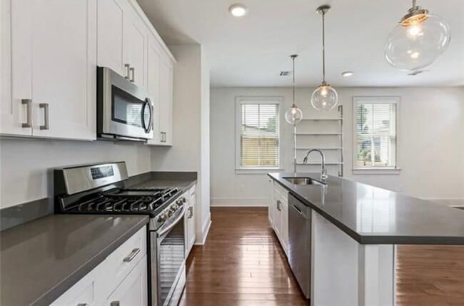 Kitchen - 1908 Washington Ave