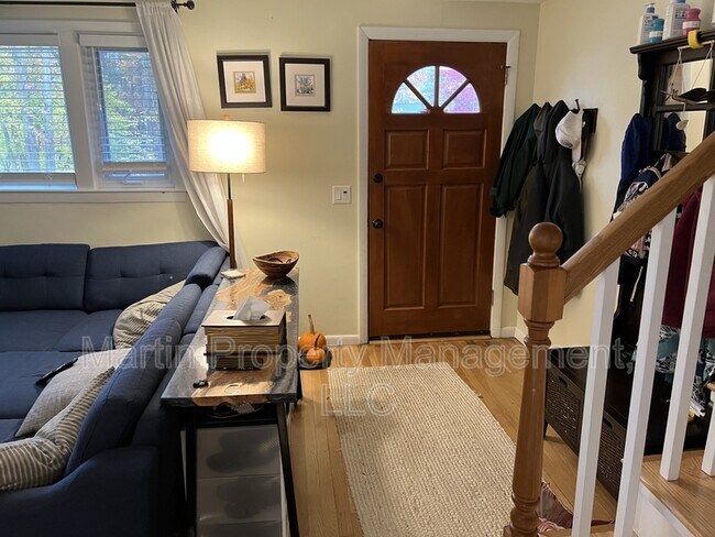 Photo - 27 Burlington Rd