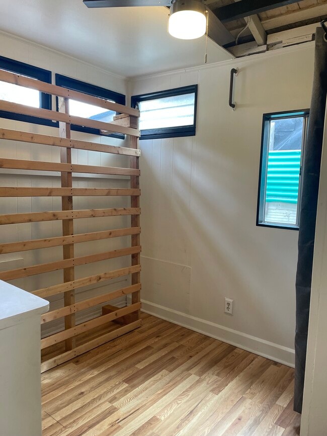 Photo - 3554 Colonial Ave Unit Small guesthouse