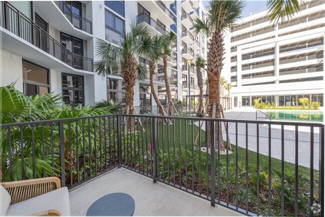 STUDIO - 482SF - Patio