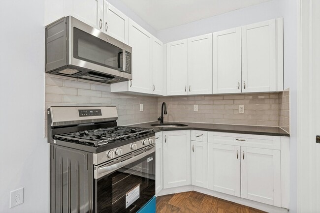 Photo - 344 Danforth Ave Unidad 1