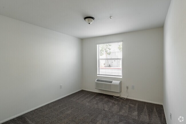 2BR, 2BA - 888SF - Bedroom 1
