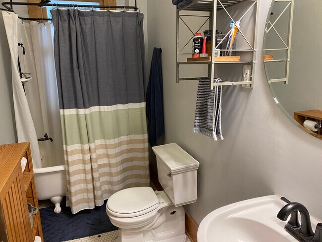 Photo - 1879 Portland Ave