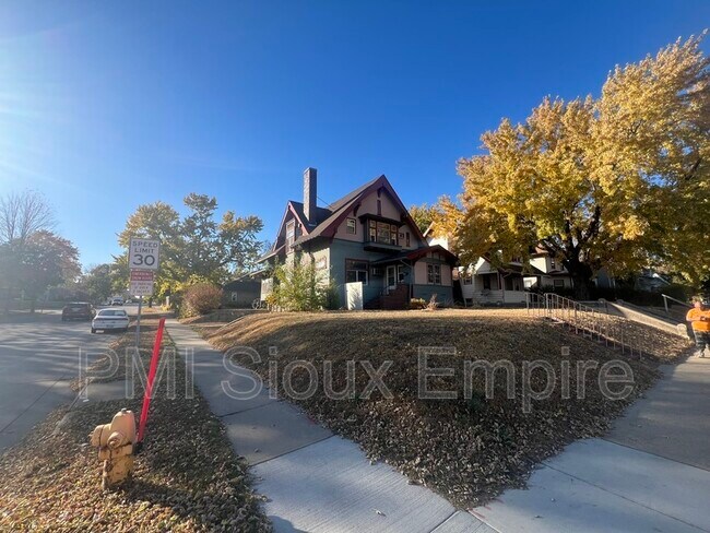 Photo - 927 S Spring Ave Unit 1