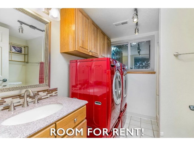 Photo - 612 Rocky Mountain Way