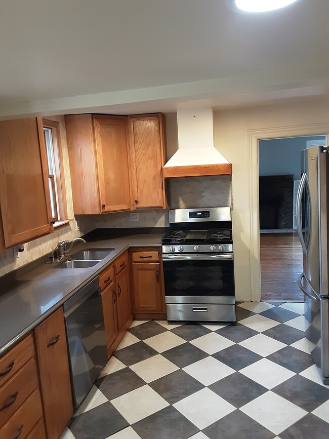 Photo - 8 Hillside Ave