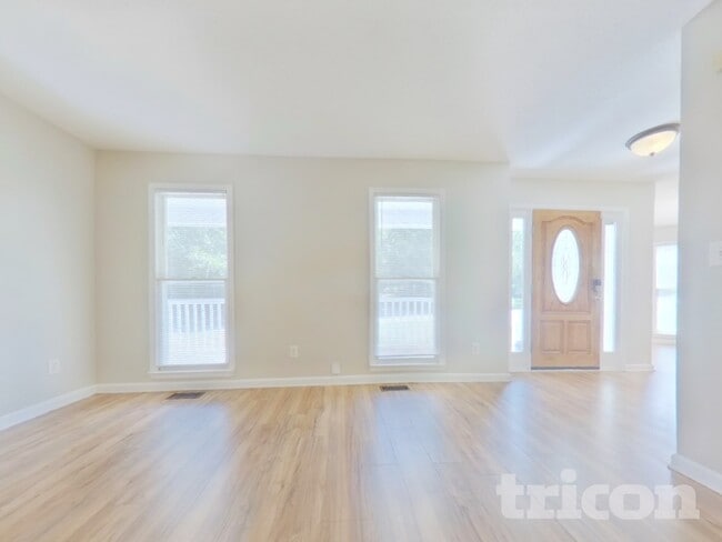 Photo - 157 Kent Ln