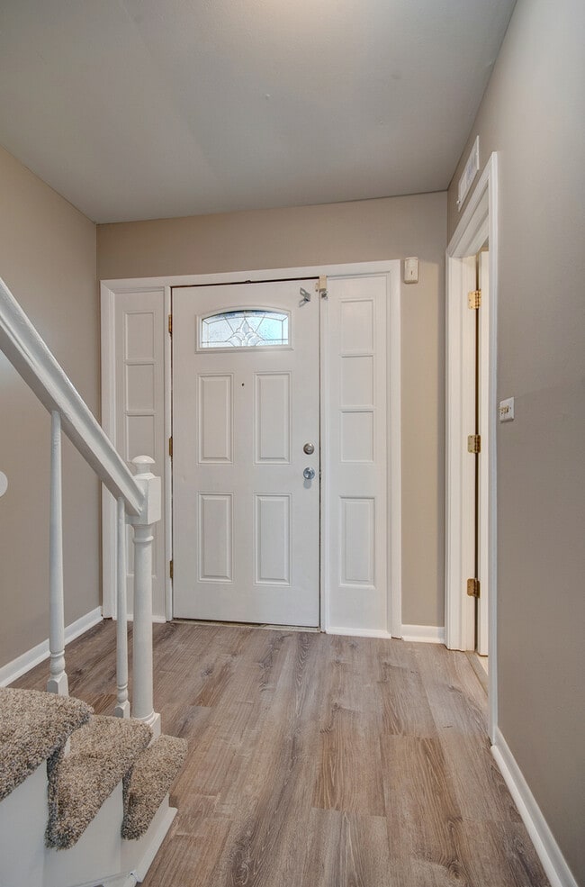 Photo - 304 Walnut Cir