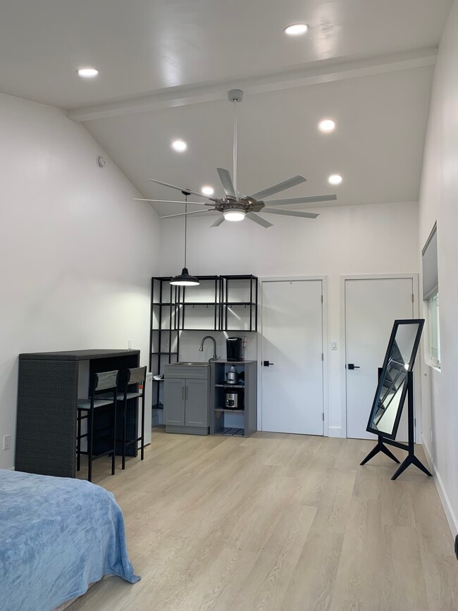 17351 Bullock St Apartments Unit STUDIO GUESTHOUSE Encino, CA