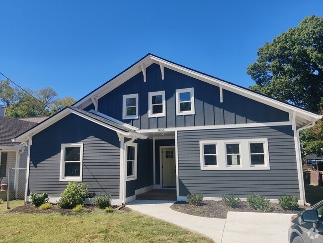 Building Photo - "Spacious 4-Bedroom Home on Pennock Avenue...