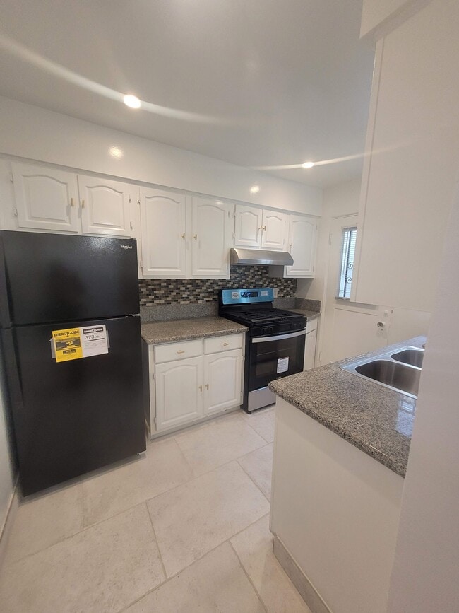Photo - 405 S Crescent Dr Apartments