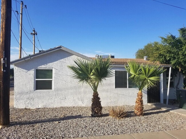 Photo - Spacious 1-Bed Home in North Phoenix with Private Backyard Unit B