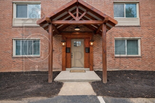 Photo - Avail July 1: 2BR Apt in Crafton, 1 Off Street Parking, AC, W/D included, Quartz Countertops, DW,... Unidad BRO610-B