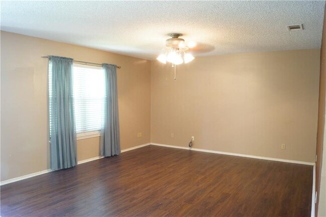 Photo - 903 Marvins Cove