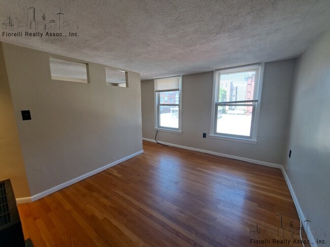 Building Photo - 18 Parmenter St Unit 1