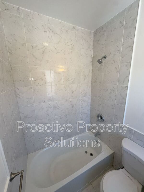 Photo - 730 N Main St