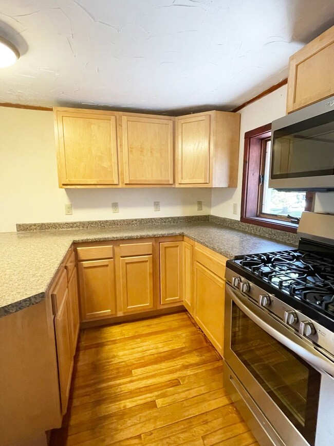 Building Photo - 114-116 South Champlain Street Unit APT 2