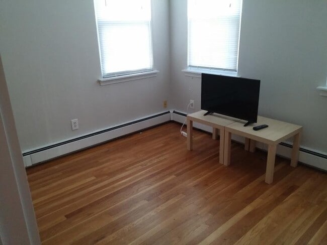 Building Photo - 1000 Memorial Dr Unit !L