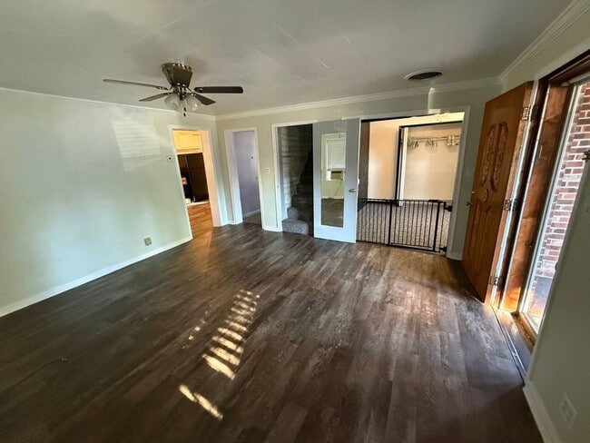 Building Photo - 3 bedroom 1 bathroom Olmstead Falls! EDEN/SECTION 8 welcomed