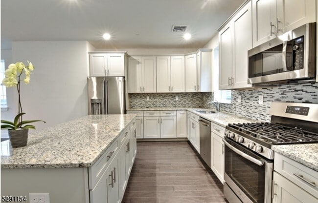 Photo - 702 Parkview Ln