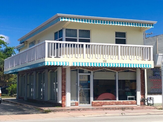 Tranquilo apartamento de 1.000 pies cuadrados en planta alta 2/1 - 112 S Federal Hwy Unidad Trendy 2-1 Walk to Beach