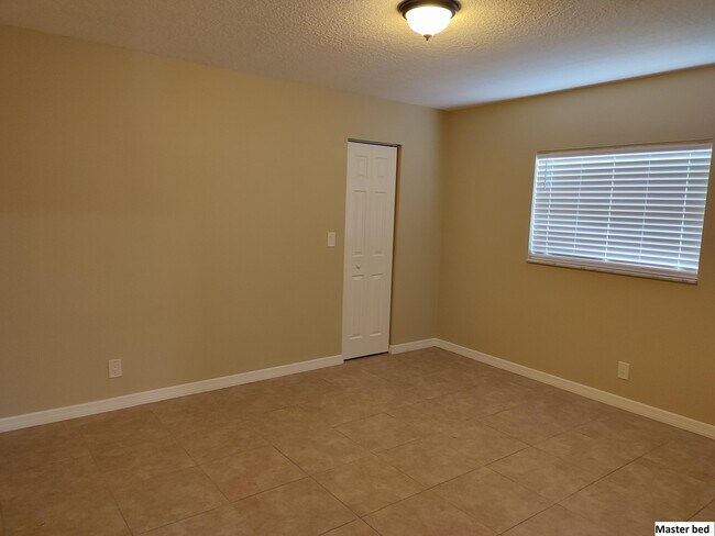 Photo - 3950 Loni St
