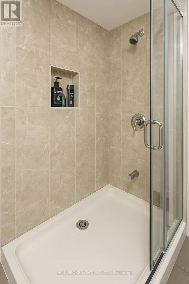 Photo - 95 Porchester Dr