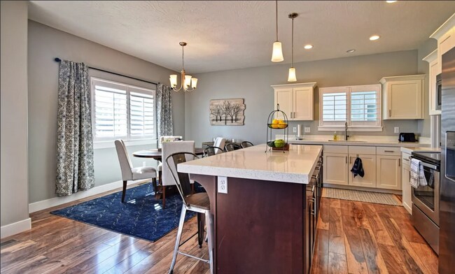 Photo - 4 bedroom/2.5 bathroom Townhome in Eagle Mountain