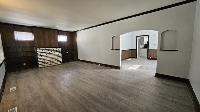 Photo - 2429 E 16th St