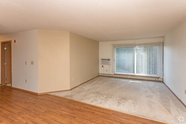 2BR, 1BA - 918SF - Cedar Ridge