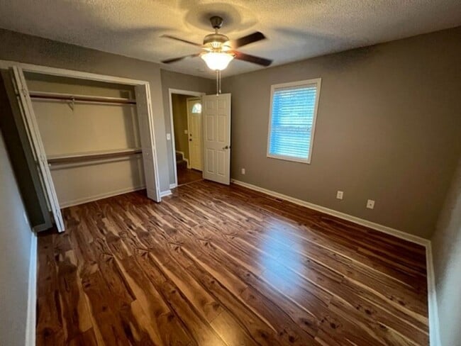 Photo - 301 Cambridgeshire Ct