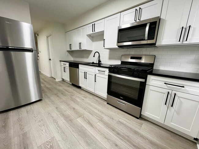Building Photo - Fully Renovated 3-Bedroom Townhome in West Philadelphia! Available Early July!