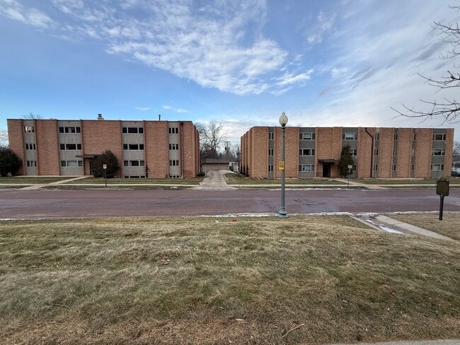 Photo - 100 W 17th St Unit 2