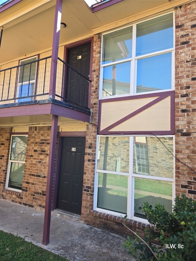 Photo - 830 Victoria Dr Unit A