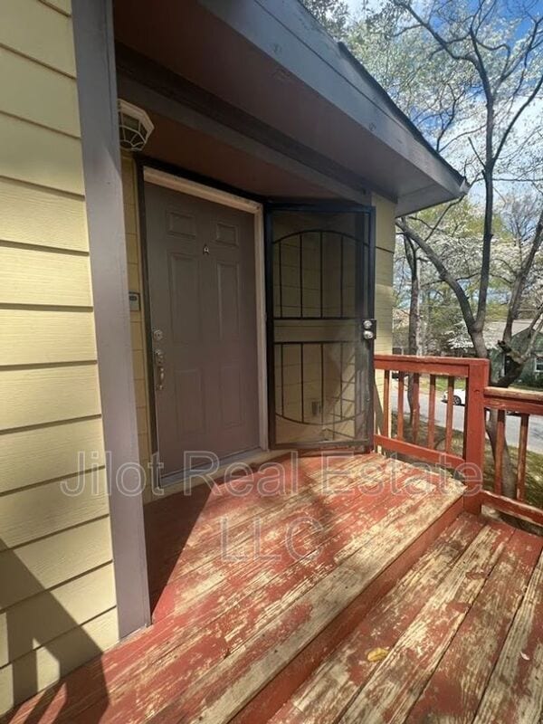 Photo - 1366 Clermont Ave Unidad A