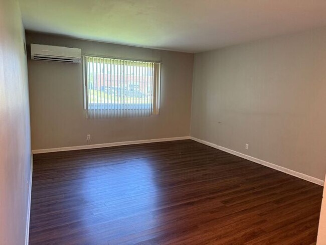 Photo - Remodeled 1 Bedroom Apartment!!! Walk to the Square or Steps from Sumner Regional Hospital