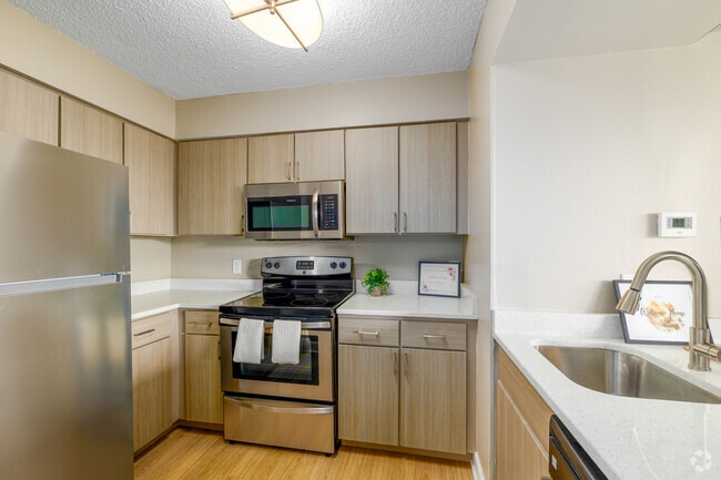 1BR, 1BA - 850SF - Kitchen - Parkstone Alexandria