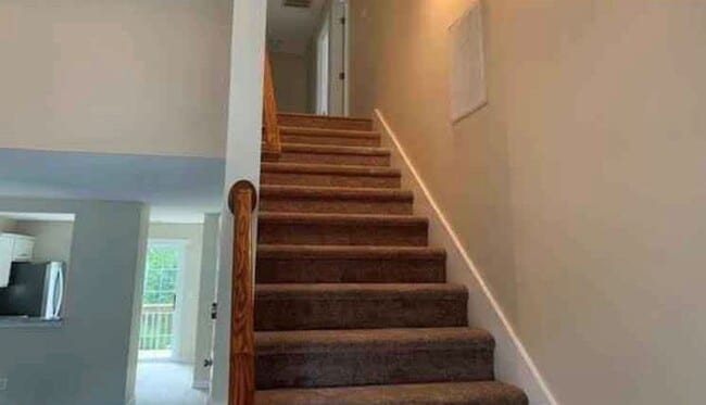 Photo - 4 bedroom, 2.5 bathroom home! Available now!