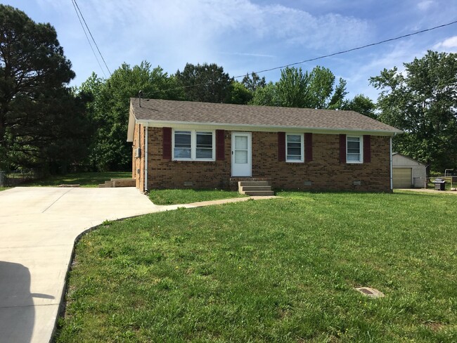 "Charming 3-Bed Home in Clarksville – Cozy... - "Charming 3-Bed Home in Clarksville – Cozy...